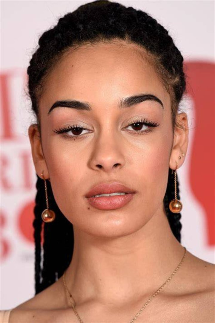 Jorja Smith posts pic of boyfriend on Instagram and Twitter men mourn