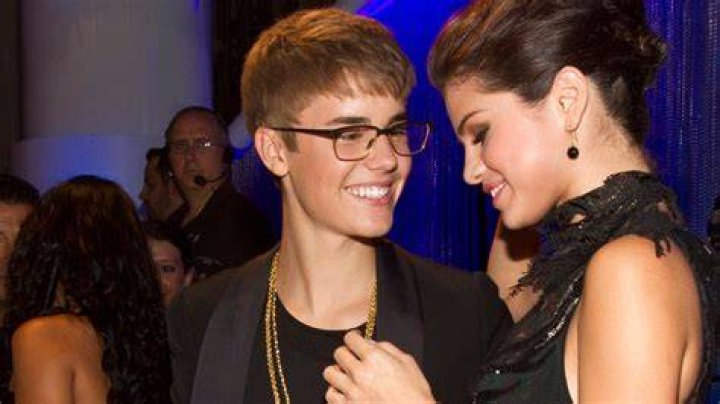 Justin Bieber is GAY Says Fans after He's Seen KISSING & HUGGING His