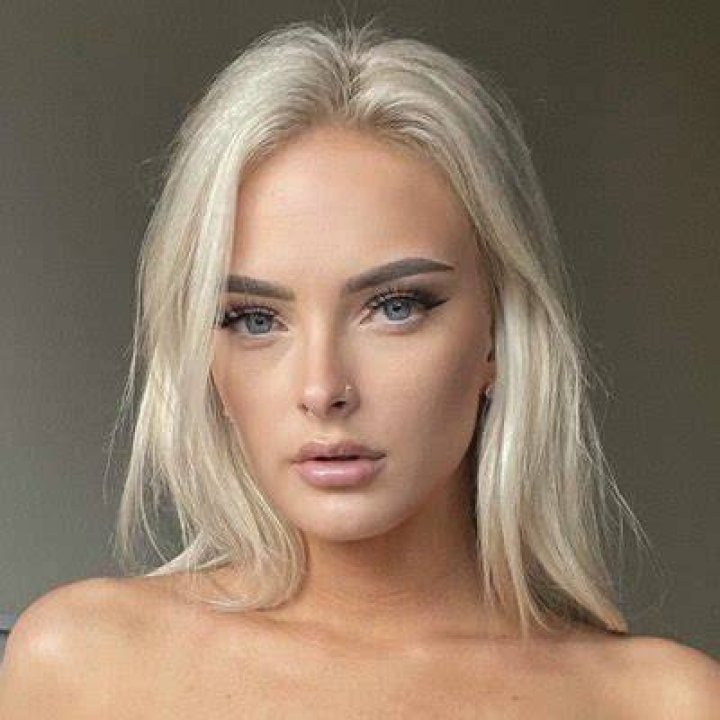 Kelli Carter Models Biography