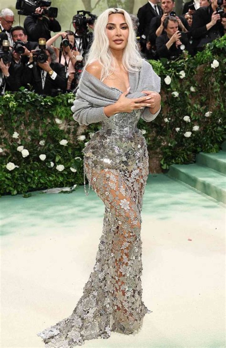 Kim Kardashian Images / Kim Kardashian S Father Appears In Hologram For