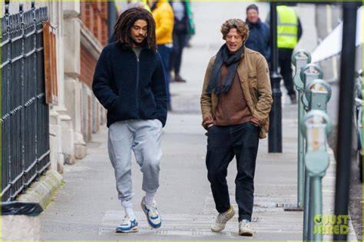 Kingsley BenAdir Gets Into Character as Bob Marley While Filming