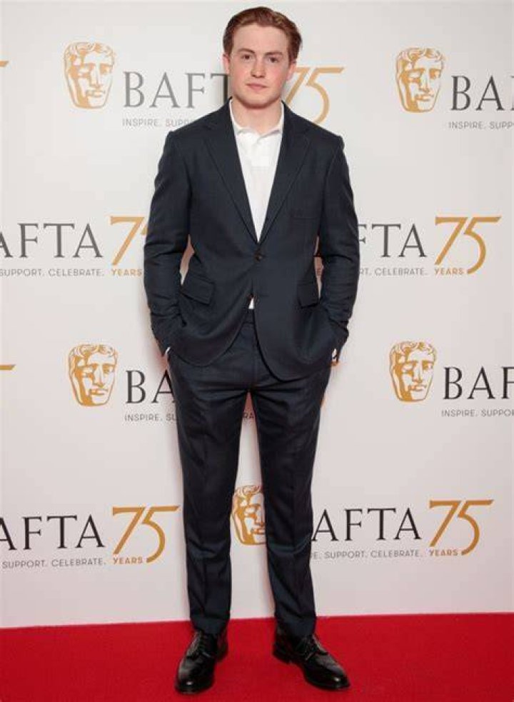 Kit Connor Height, Weight, Age, Girlfriend, Parents, Siblings, Net