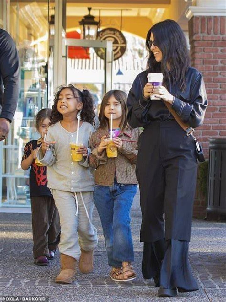 Kourtney Kardashian takes kids out to art class Daily Mail Online