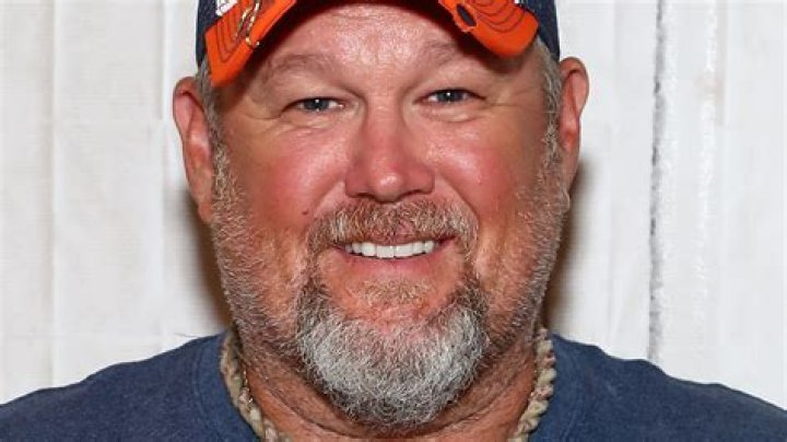 Larry the Cable Guy 2024 Wife, net worth, tattoos, smoking & body