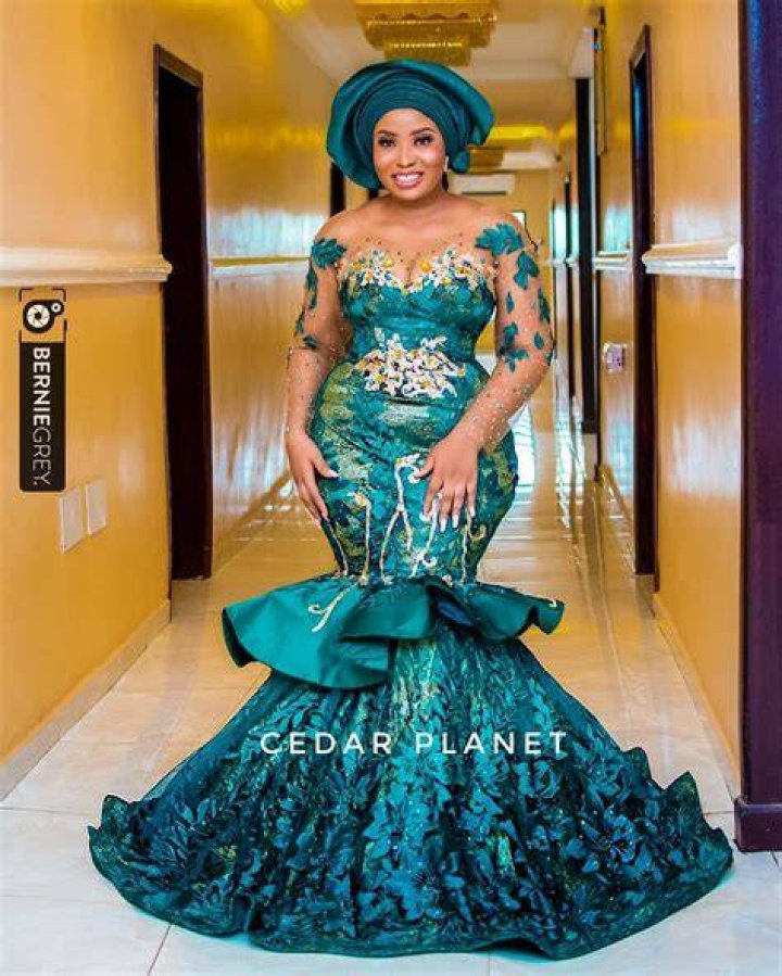 Latest Asoebi Styles 2020 Stunning Lace Styles For Beautiful Ladies