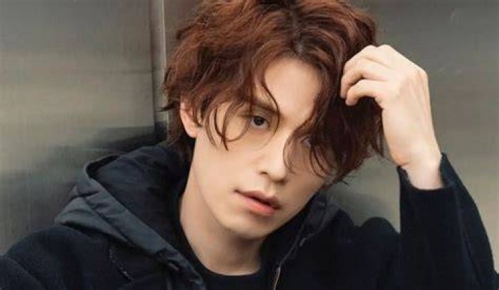 Lee Dong Wook Claps Back At Rude &lsquo;Fan&rsquo; Who Asked Him To Keep Quiet