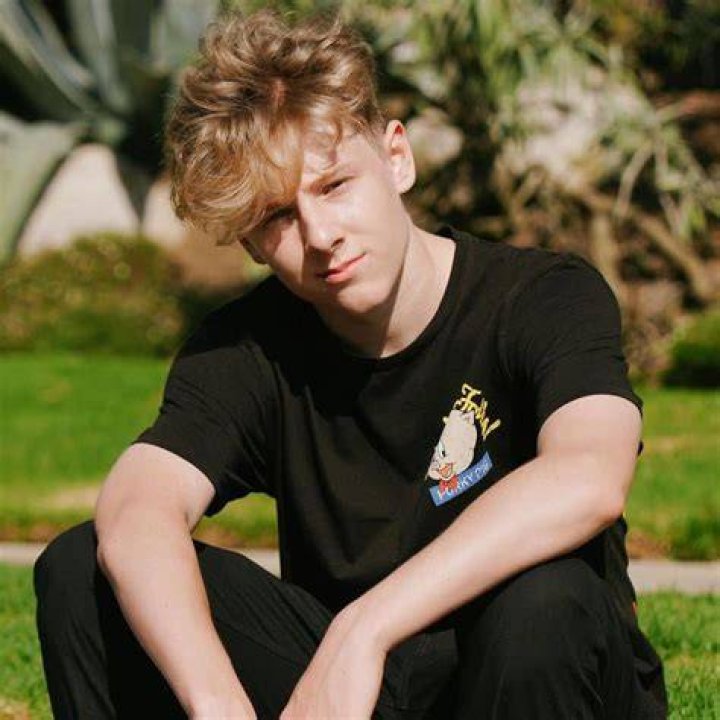 Lev Cameron Wiki, Age, Height, Girlfriend, Net Worth, College, And