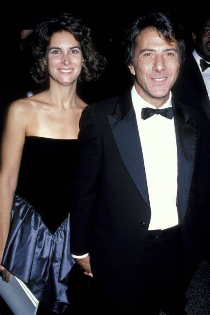 Lisa Hoffman, Dustin&rsquo;s Wife 5 Fast Facts
