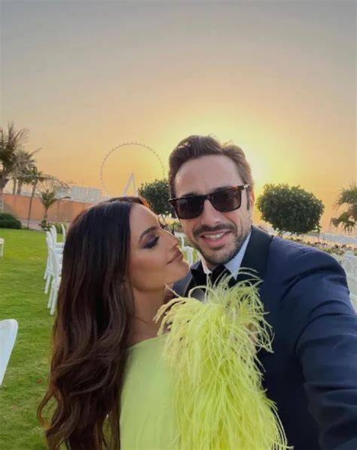 Lojain Omran Husband, Net Worth, Kids, Age, Sister