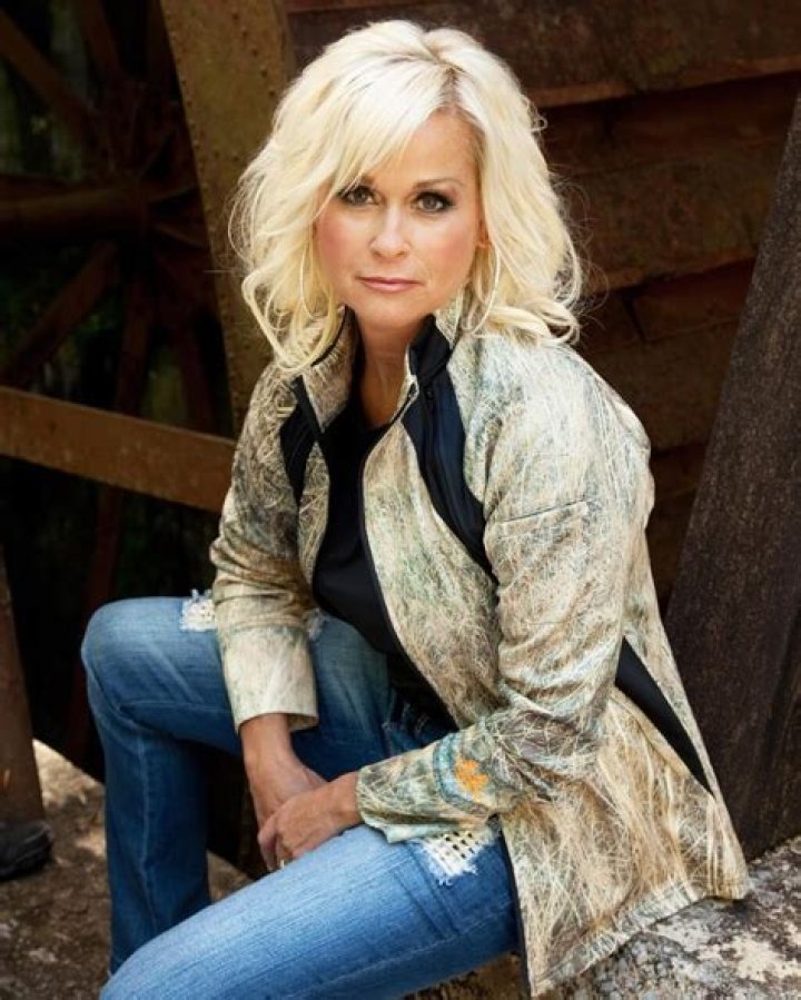 Lorrie Bio, Husband, Net Worth, Ethnicity, Age, Height