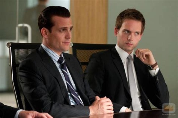 Los personajes Harvey Specter y Mike Ross en 'Suits La clave del &eacute;xito