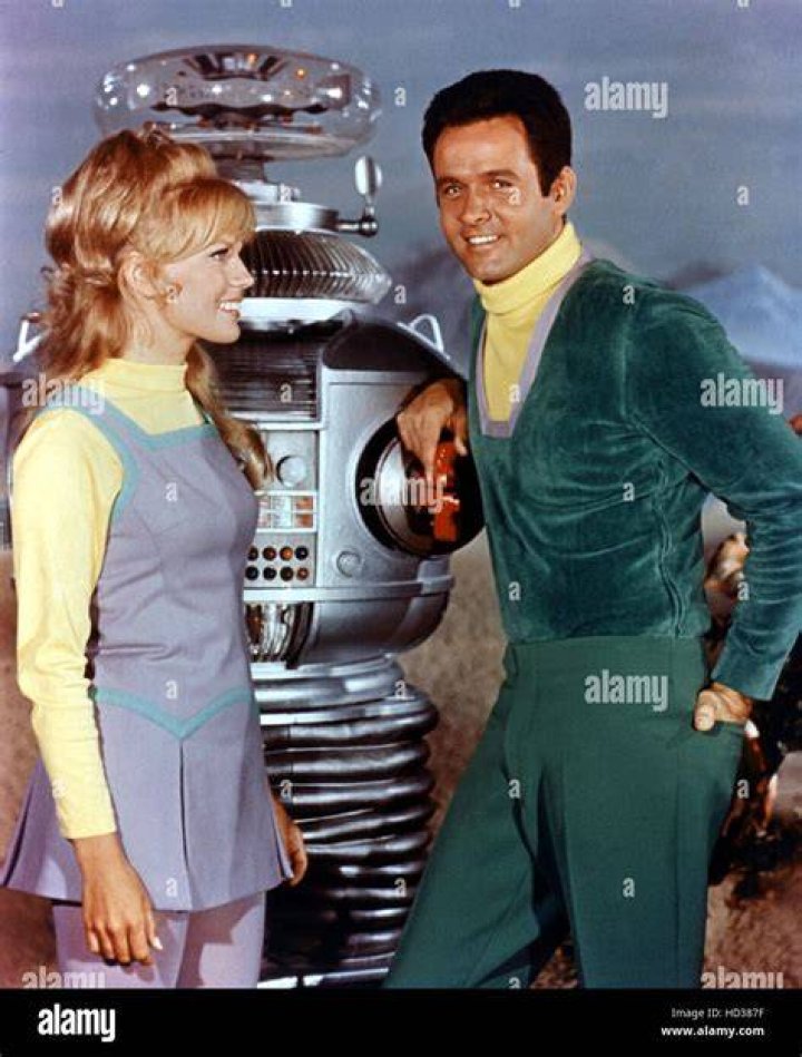 Lost in Space Mark Goddard protects Marta Kristen holding light 8x10