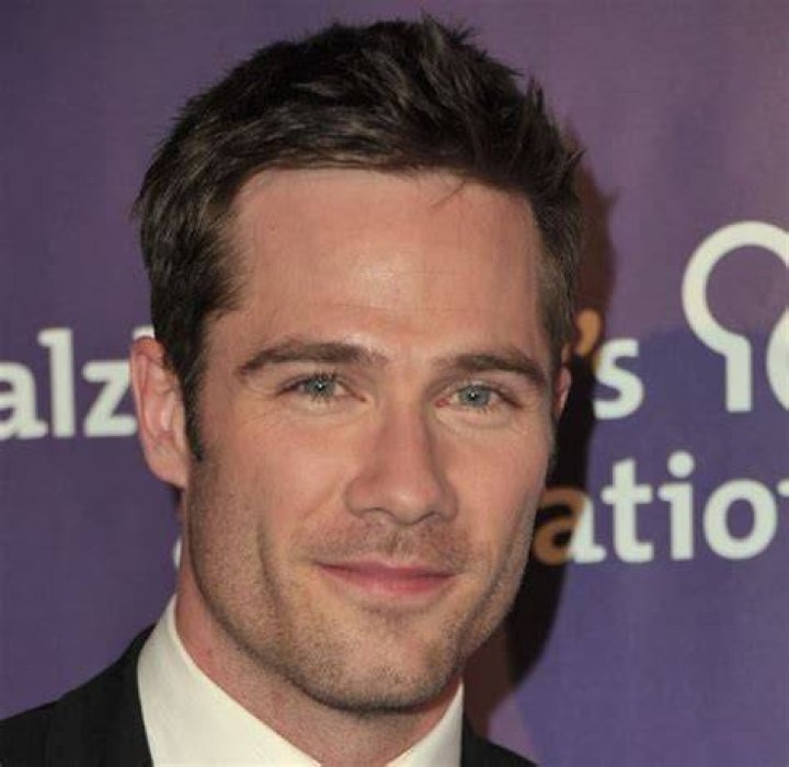 Luke Macfarlane bio, height, weight, net worth, salary, nationality