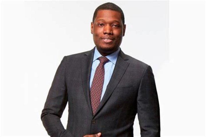 Michael Che Bio, Net Worth, Engaged, Wife & Family