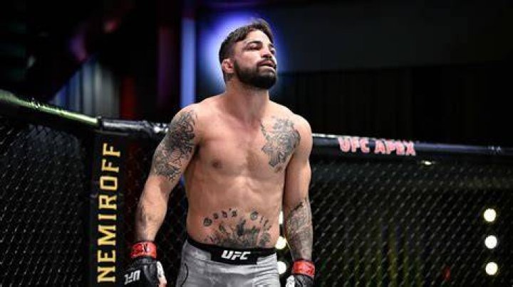 Mike Perry Ethnicity, What is Mike Perry's Ethnicity? THANH PHO TRE