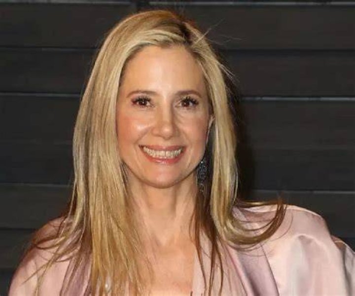 Mira Sorvino Biography Childhood, Life Achievements & Timeline