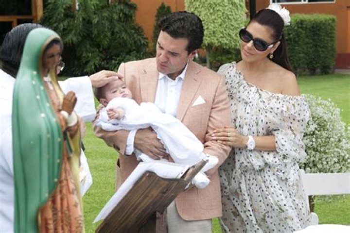 M&oacute;nika S&aacute;nchez y Otto Seijas bautizaron a su hija en Tepo...