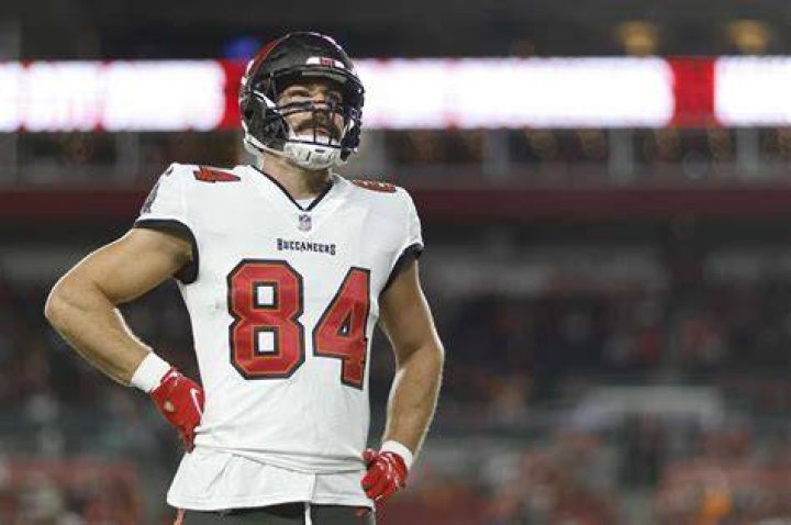 NFL Bucs tight end Cameron Brate latest in concussionprotocol concerns
