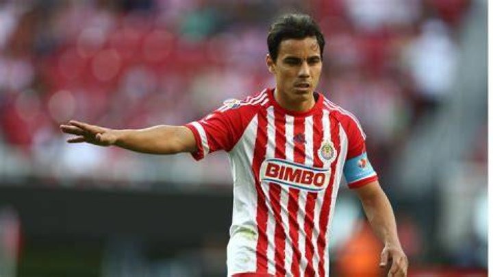 Omar Bravo. &iquest;A qu&eacute; se dedica el m&aacute;ximo goleador de las Chivas?