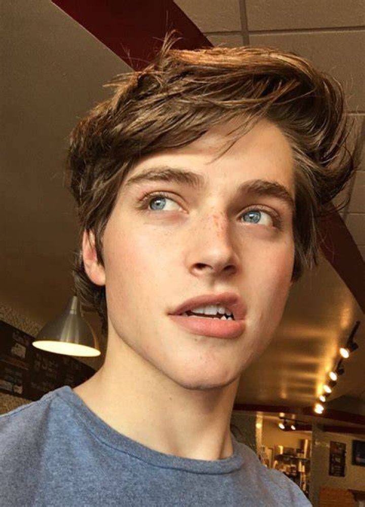 on Twitter Beautiful boys, Pretty boys, Baby netflix