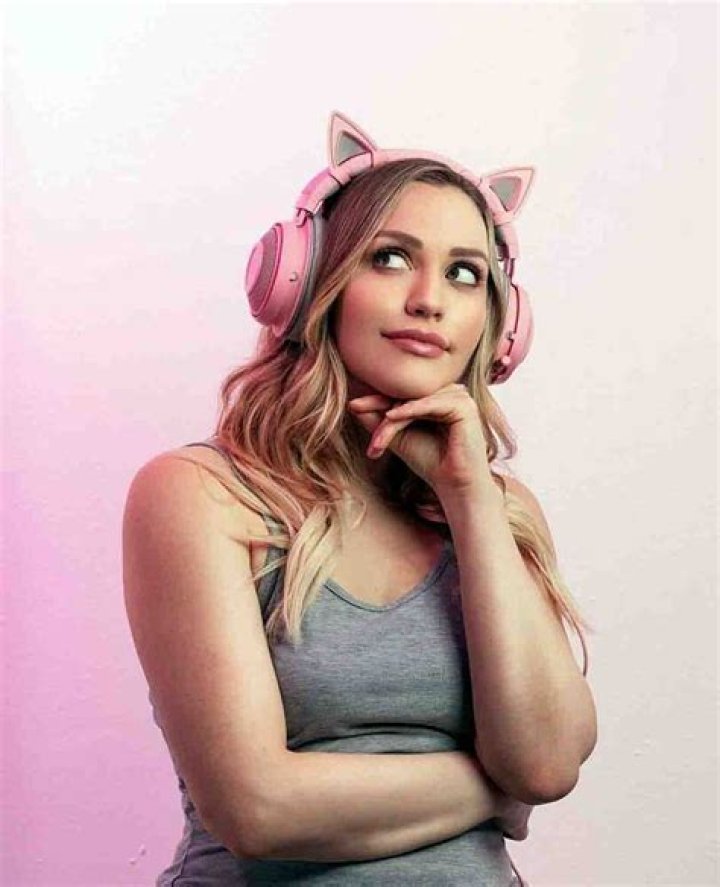 pornstar, 2K, Mia Malkova Phone HD Wallpaper