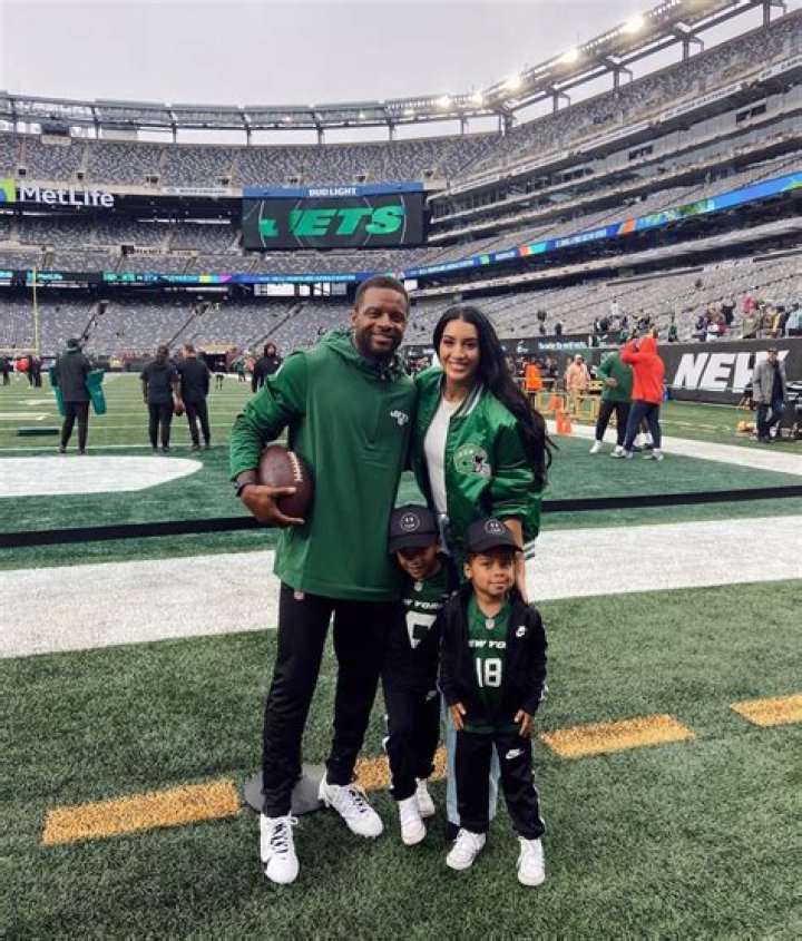 Randall Cobb Tour NFL Star &rsquo;s Family Home, Which Is a Study in Cooly