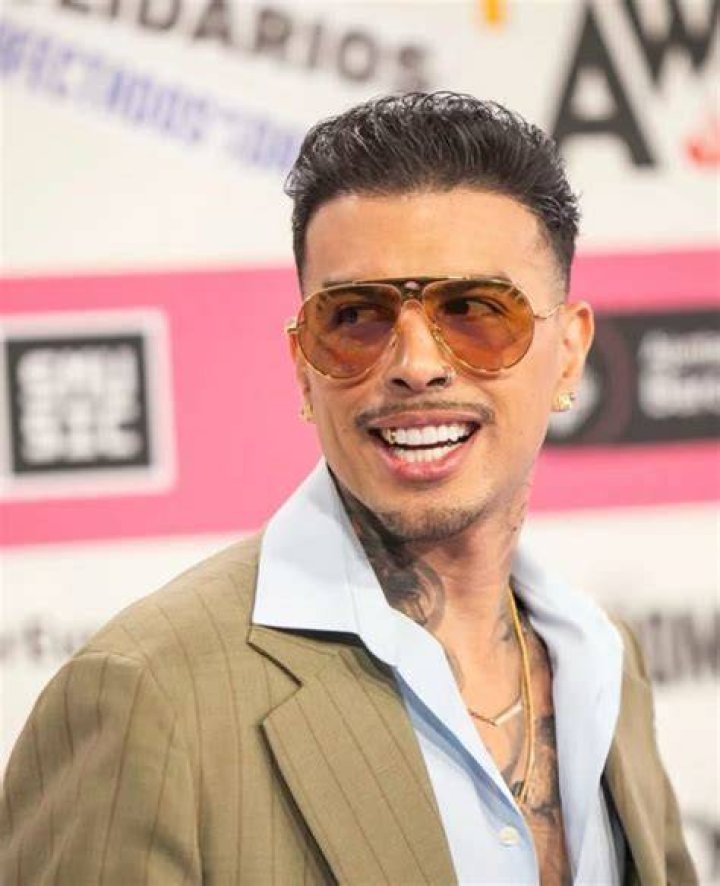 Rauw Alejandro Man crush everyday, Men's wardrobe, Celebrity crush