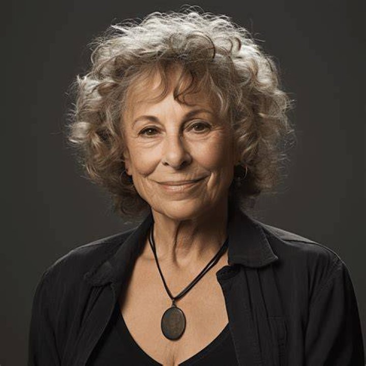 Rhea Perlman 10 Shocking Facts about this Crazy Talented Actress!