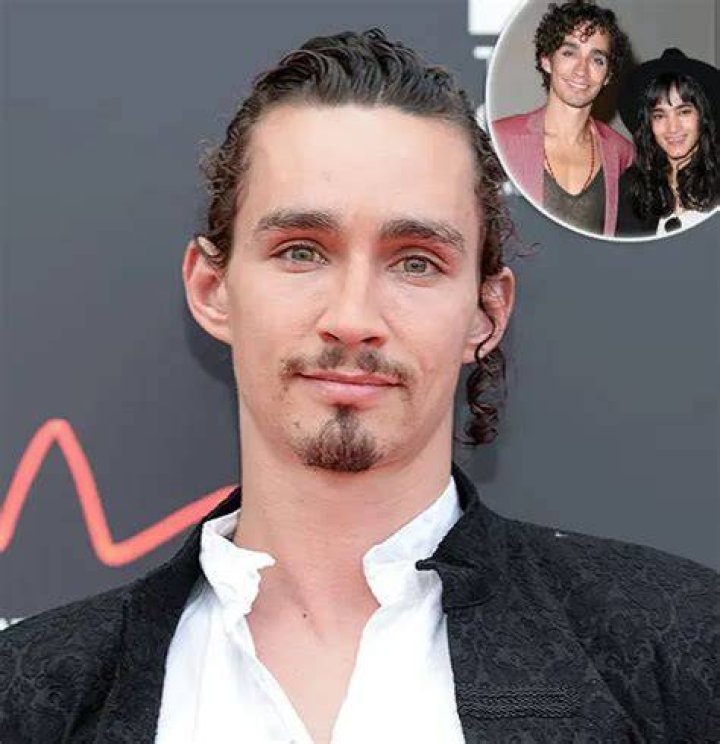 Robert Sheehan Wished For A Girlfriend And Got It! But Is He Still