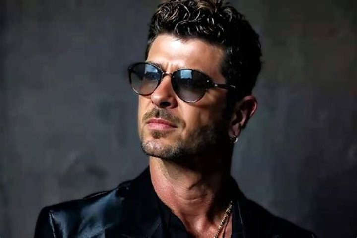 Robin Thicke 2024 Wife, net worth, tattoos, smoking & body facts Taddlr