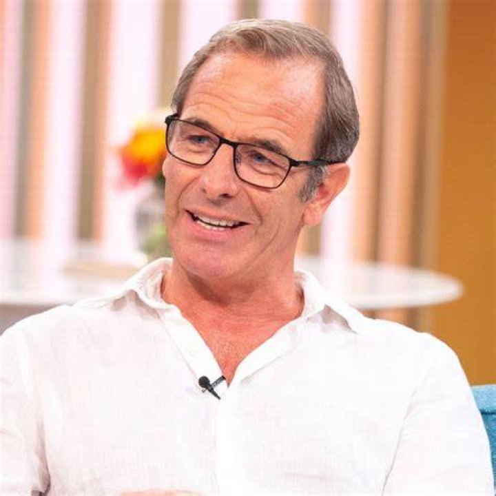 Robson Green's Life Partner: Uncover The Love Story And Their Special Bond