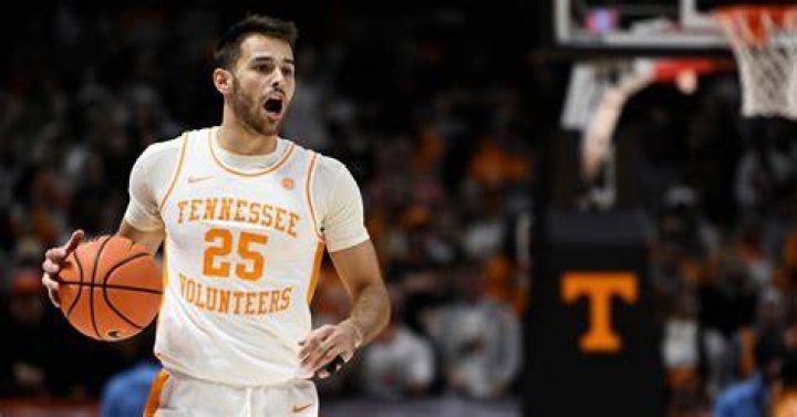 Santiago Vescovi returning to Tennessee basketball for fifth season