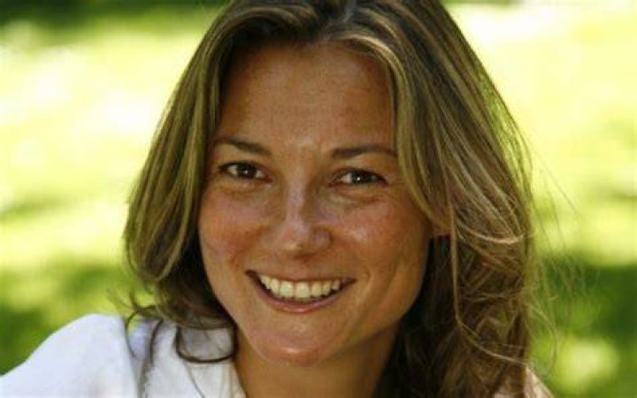 Sara Murray OBE The Right Address