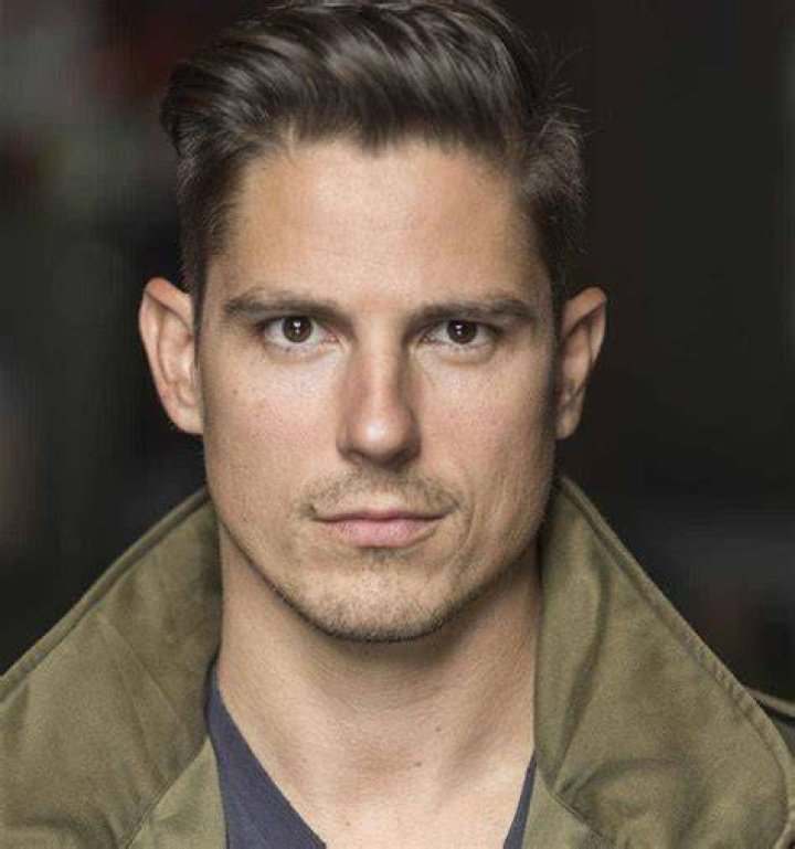 Sean Faris Biography, Age, Height & Wife mrDustBin