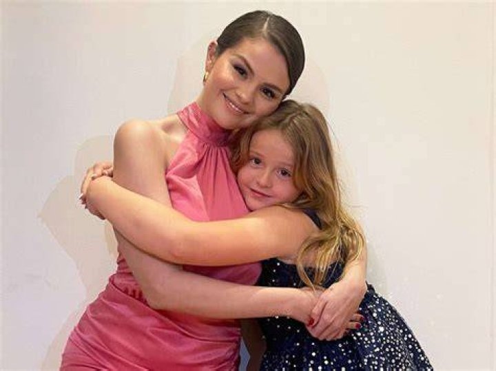 Selena Gomez, sister Gracie are too cute on the 2023 Golden Globes red