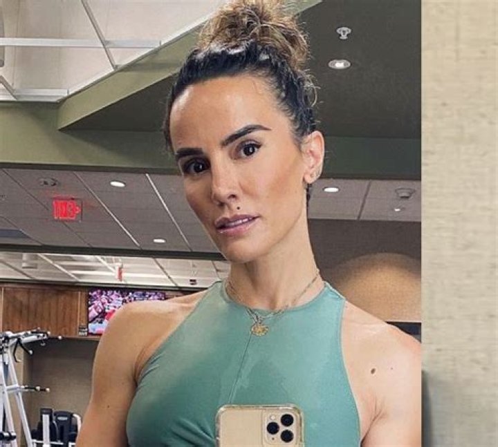 Senada Greca in Bathing Suit Says "Train With Me" &mdash; Celebwell