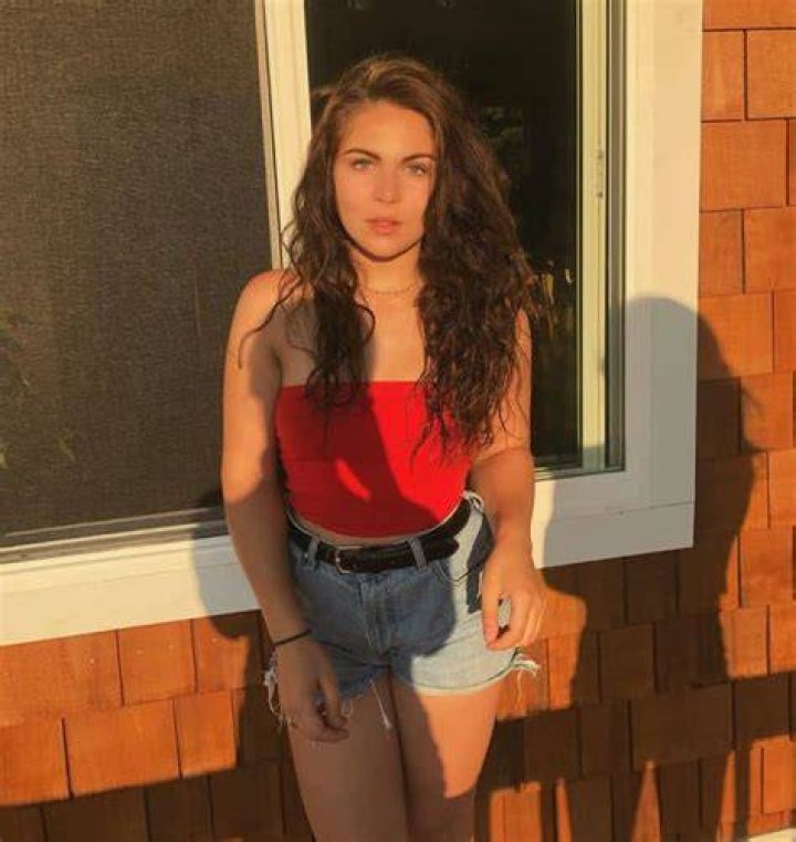 Sierra Oakley Age, Wiki & Biography. Vetshows.