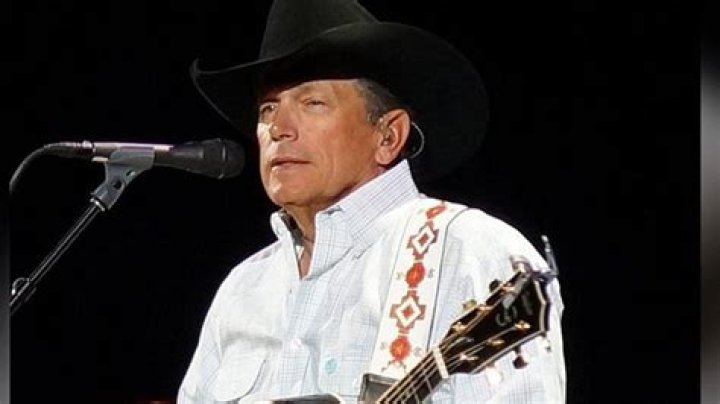 Strait honors police in 'The Weight of the Badge' music video