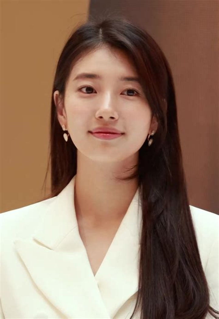 Suzy and the "Lees" Who Were Involved in Her Dating Life KpopStarz
