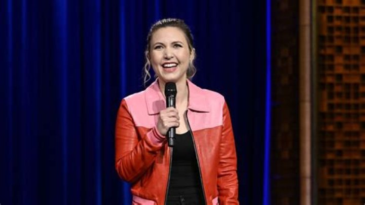Taylor Tomlinson's Netflix special takes her comedy to the edge Los