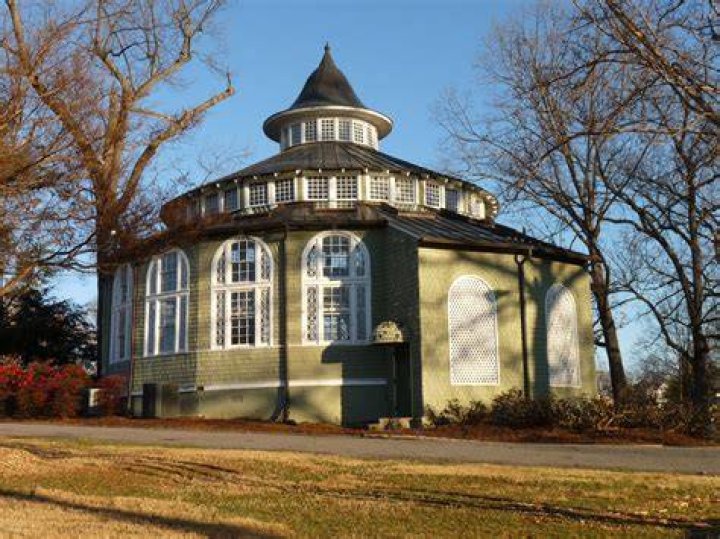 The Sassy Countess Historic Estates and Grand Lifestyles Shooting At