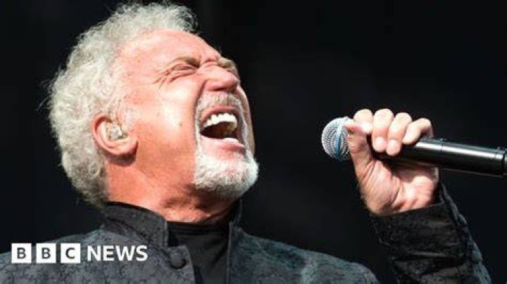 Tom Jones' illegitimate son is now a homeless busker Smooth