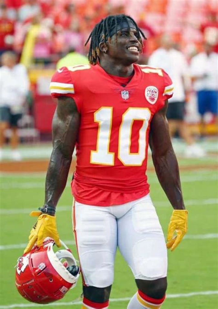 Tyreek Hill&rsquo;s Net Worth, Height, Age, & Personal Info Wiki The New