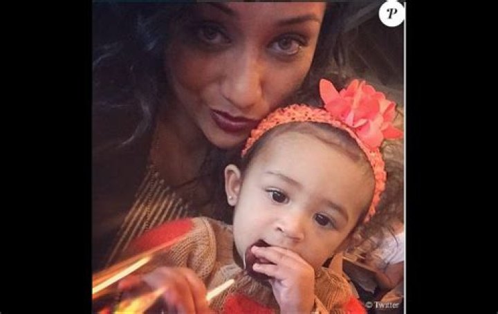 Vid&eacute;o Nia Guzman et sa fille Royalty. Purepeople