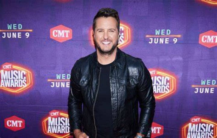 What happened to Luke Bryan sister?