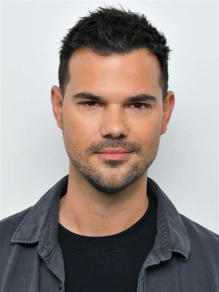 What is Taylor Lautner's ethnicity? He has Native American and European