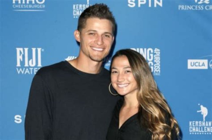 When did Corey Seager engaged with girlfriend Madisyn Van Ham, check