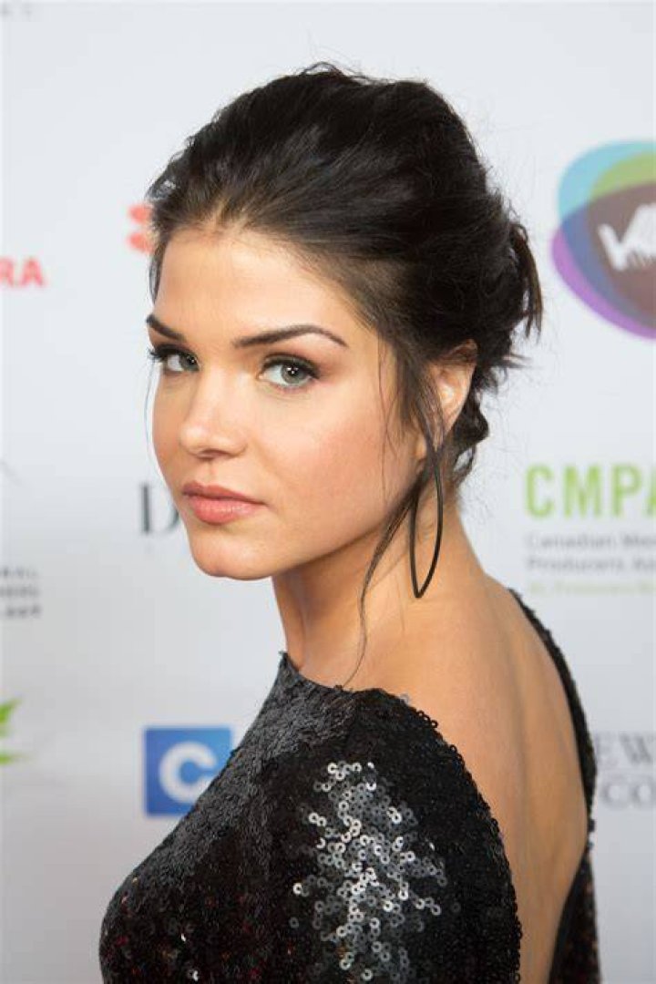 Who Is Marie Avgeropoulos' Boyfriend? Dating Since Two Years