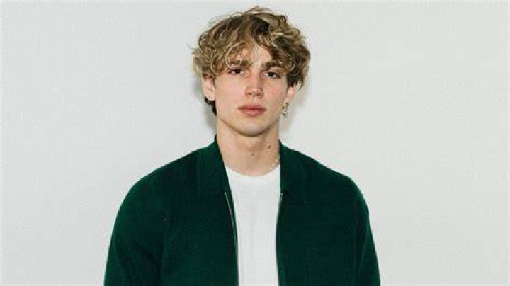 Who is Vinnie Hacker's Girlfriend?