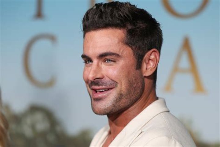 Zac Efron can&rsquo;t keep his lips off girlfriend Sami Mir&oacute; Page Six